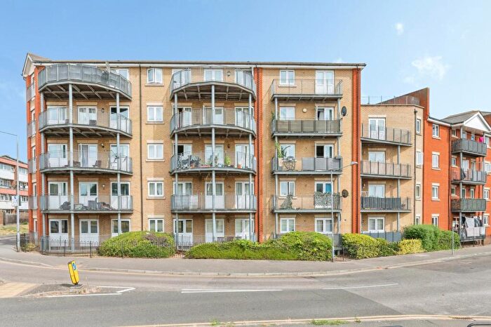 2 Bedroom Flat For Sale In Thames Road, Grays, Essex, RM17