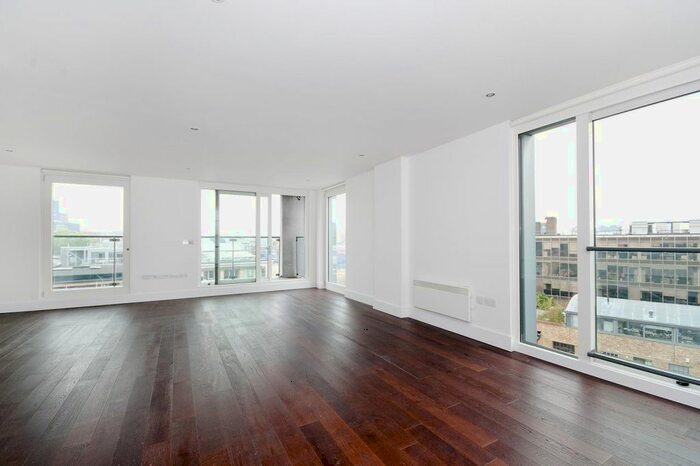 3 Bedroom Flat To Rent In Dickinson Court, Brewhouse Yard, EC1V