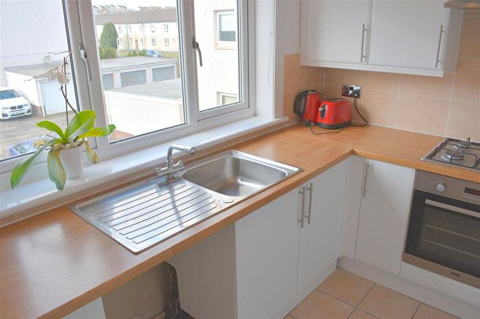 2 Bedroom Flat To Rent In Carwadric Road, Thornliebank, Glasgow, G46
