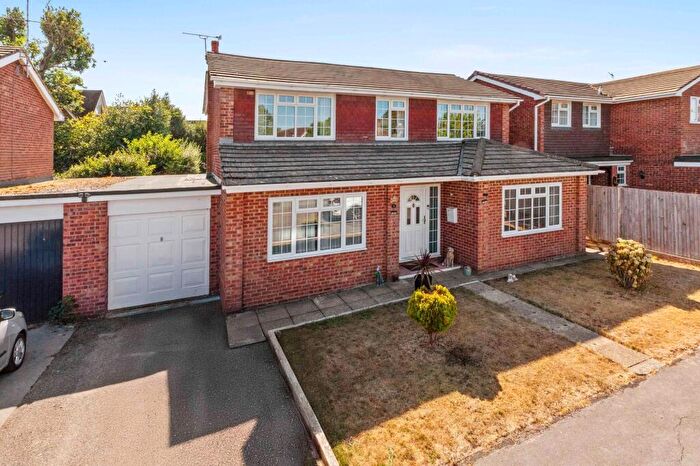 4 Bedroom Detached House For Sale In Tuckers Drive, Holmer Green, HP15