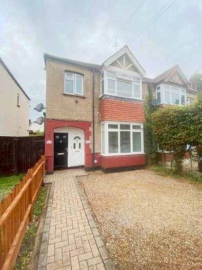 2 Bedroom Maisonette To Rent In Long Lane, Hillingdon, Uxbridge, UB10