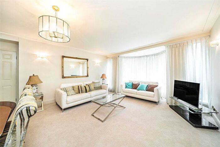3 Bedroom Flat To Rent In Queens Terrace, London, NW8