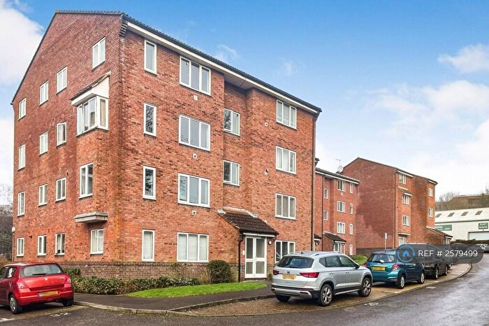 1 Bedroom Flat To Rent In St. Leonards Park, East Grinstead, RH19