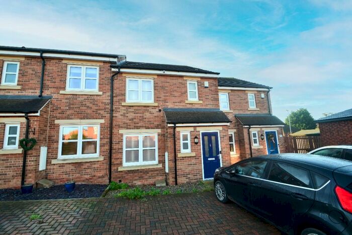3 Bedroom Town House To Rent In Barley Fields Close, Garforth, Leeds LS25