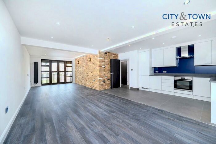 2 Bedroom Apartment To Rent In Copperfield Road, London, E3