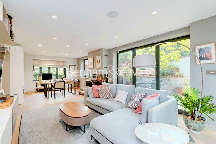 5 Bedroom Detached House To Rent In Hornsey Lane Gardens, Highgate, N6