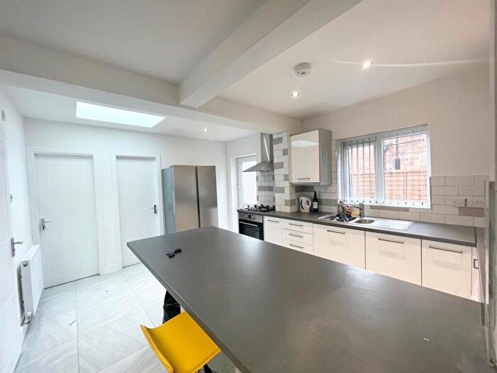 6 Bedroom Semi-Detached House To Rent In **£pppw Excluding Bills** Coventry Road, Beeston, Nottingham, NG9