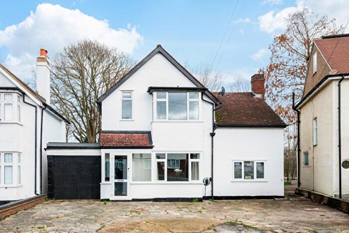3 Bedroom Detached House For Sale In Hamilton Avenue, North Cheam, SM3