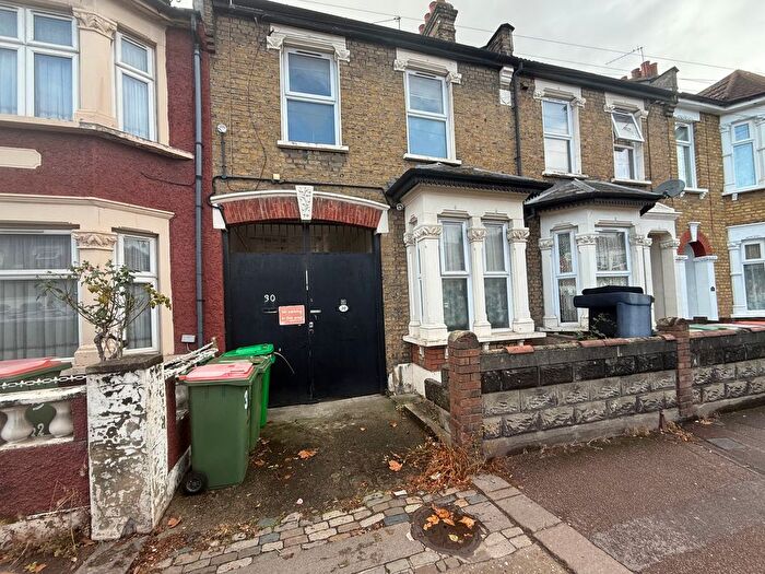 3 Bedroom Terraced House To Rent In Fourth Avenue, London, E12