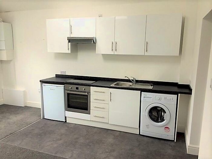 Studio To Rent In Walton Road, East Molesey, Surrey, KT8