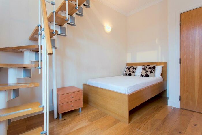 Apartment To Rent In Golders Way, Golders Green, NW11