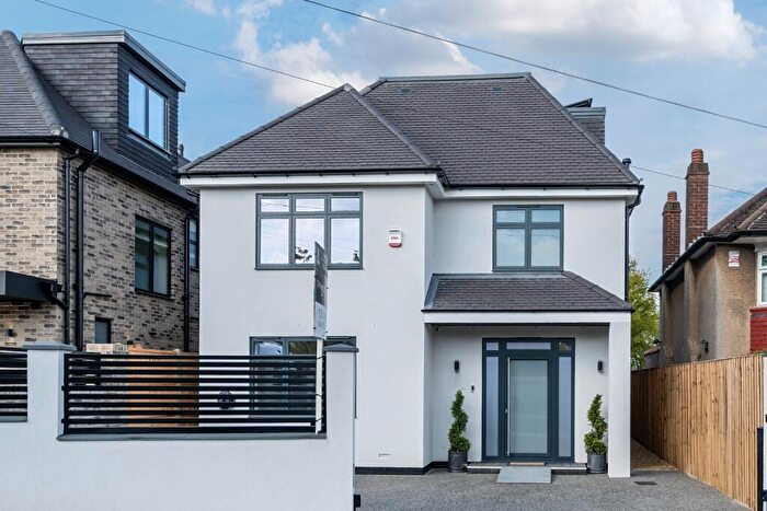 4 Bedroom Detached House For Sale In Cavendish Road, Barnet, Hertfordshire, EN5