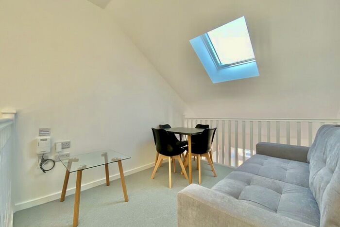 1 Bedroom Apartment To Rent In Viaduct Road, Leeds, LS4