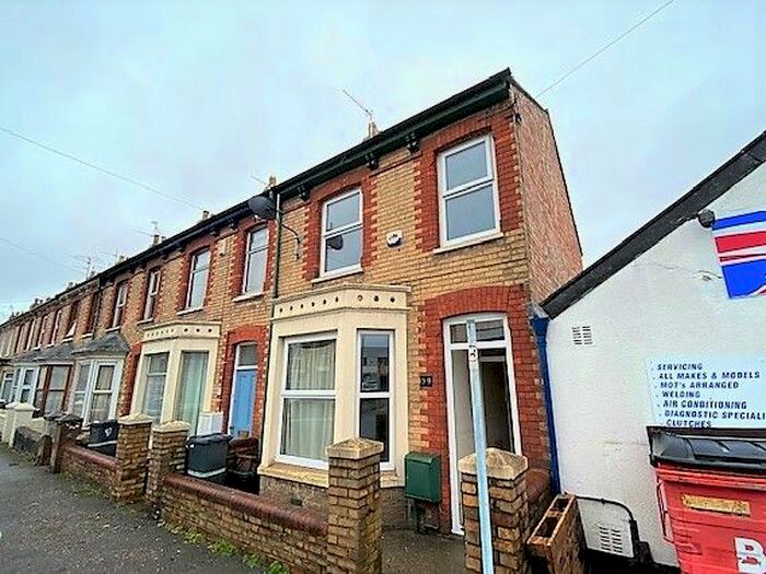 3 Bedroom Town House To Rent In Winchester Street, Taunton, TA1