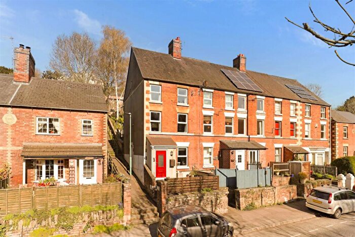 3 Bedroom End Of Terrace House For Sale In London Road, Thrupp, Stroud, GL5