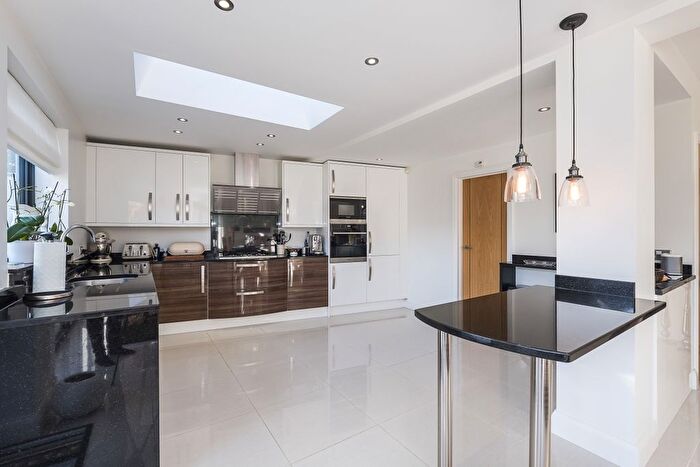 5 Bedroom Semi-Detached House To Rent In Beechcroft Avenue, New Malden, KT3