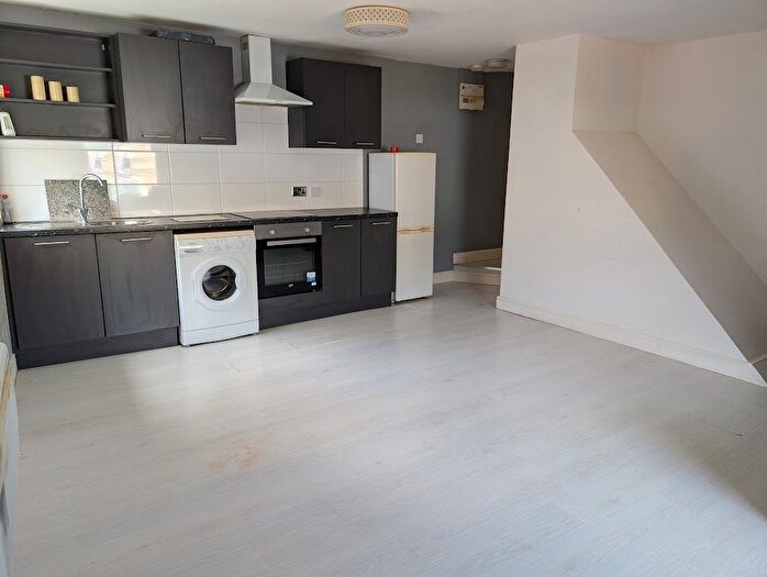 2 Bedroom Flat To Rent In Bank Street, Ossett, WF5