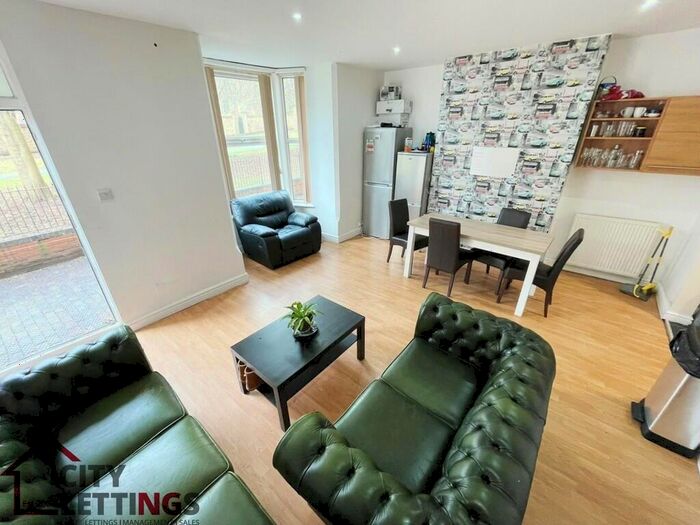 4 Bedroom Flat To Rent In Elm Avenue, Mapperley Park, NG3