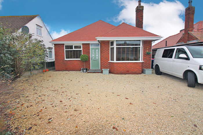 3 Bedroom Bungalow For Sale In West Drive, Thornton, FY5