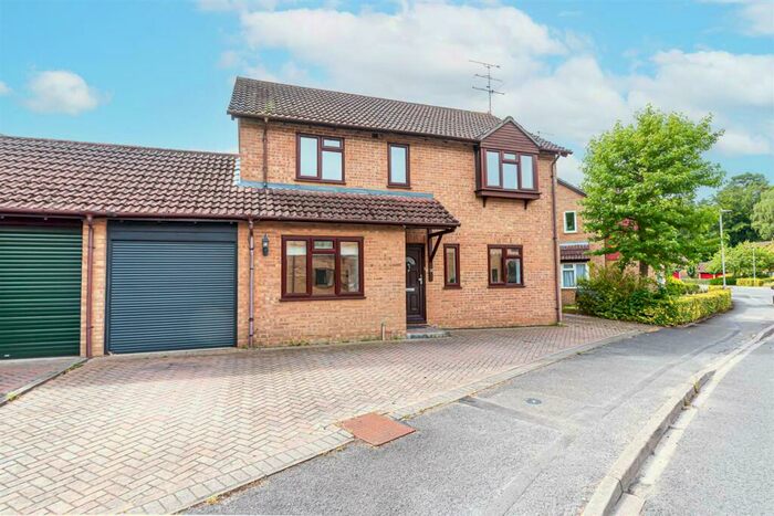 4 Bedroom Detached House To Rent In Chaucer Road, Crowthorne, RG45