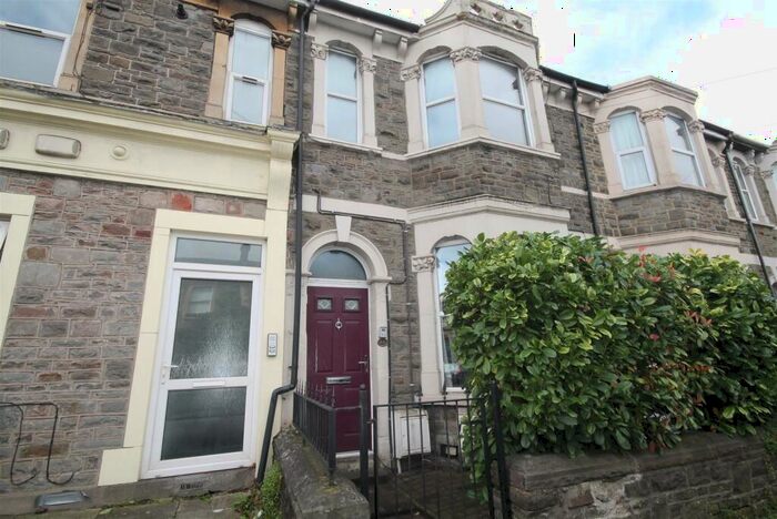 2 Bedroom Flat To Rent In High Street, Staple Hill, Bristol, BS16