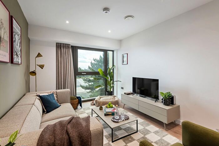 2 Bedroom Flat To Rent In Uncle Acton, North Acton, London, London, W3