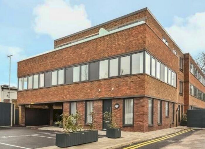 1 Bedroom Flat To Rent In Ashtead, KT21