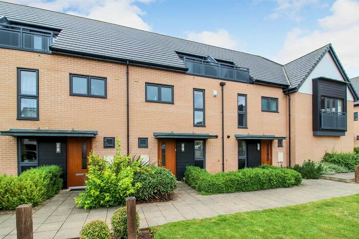 3 Bedroom Town House To Rent In Neath Farm Court, Cambridge, CB1