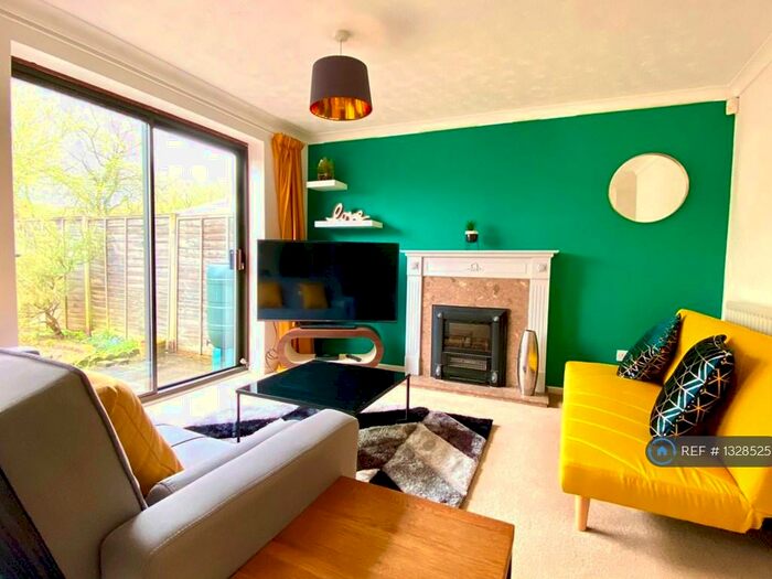 3 Bedroom Terraced House To Rent In The Oval, Milton Keynes, MK6