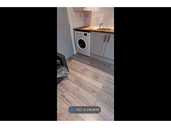 1 Bedroom Flat To Rent In Ilkeston Road, Nottingham, NG7