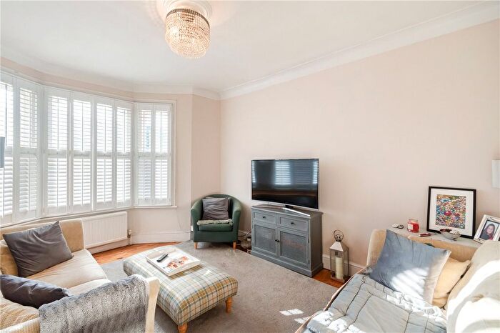 3 Bedroom Flat To Rent In Hansler Road, East Dulwich, London, SE22