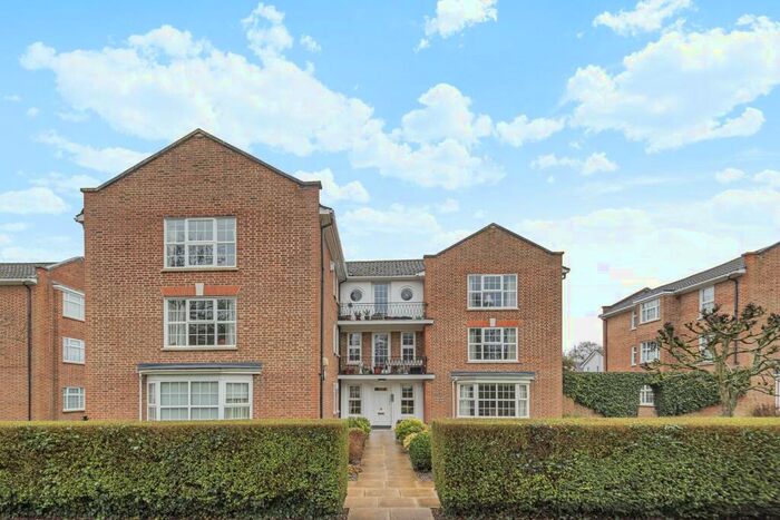 2 Bedroom Apartment To Rent In Finlay House, Phyllis Court Drive, Henley-On-Thames, Oxfordshire, RG9
