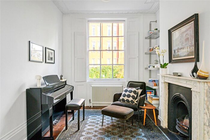 4 Bedroom Semi-Detached House To Rent In Gibson Square, Islington, London, N1