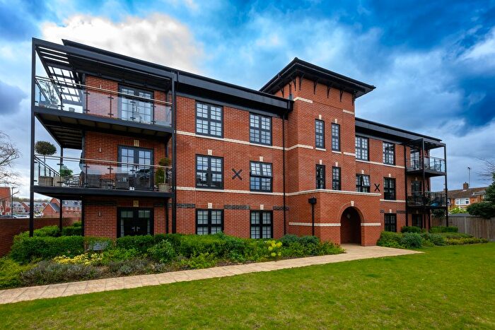 2 Bedroom Flat For Sale In Badgers Walk, Broxbourne, EN10