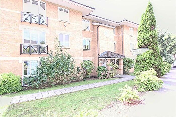 2 Bedroom Flat For Sale In Howeth Court, Ribblesdale Avenue, Friern Barnet, N11