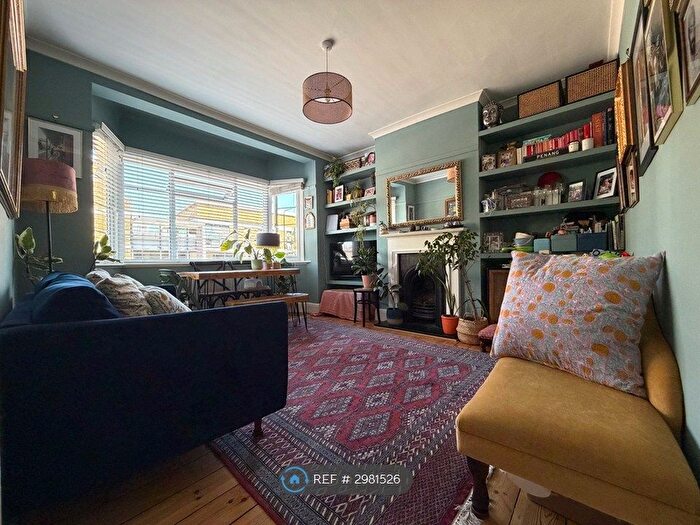 2 Bedroom Flat To Rent In Goodwood Mansions, London, SW9