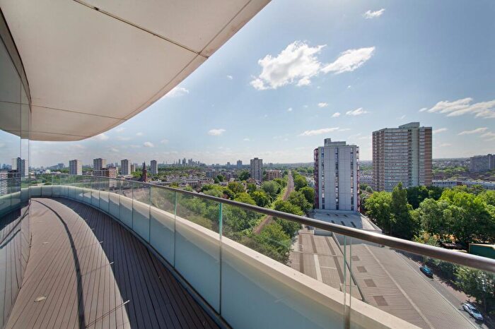 2 Bedroom Flat For Sale In Lombard Wharf, Lombard Road, SW11