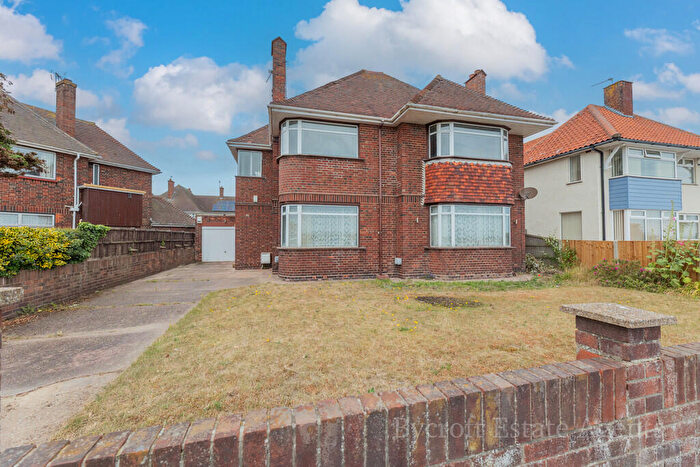 4 Bedroom Detached House For Sale In North Drive, Great Yarmouth, NR30