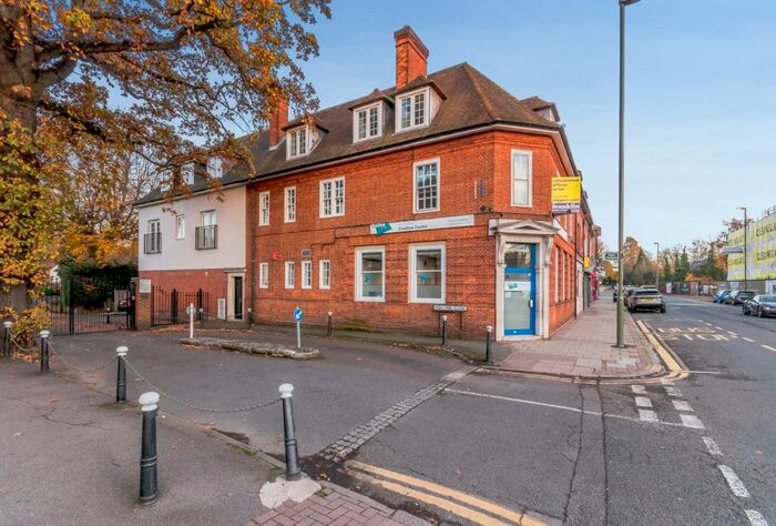 2 Bedroom Property To Rent In Weybridge, Surrey, KT13