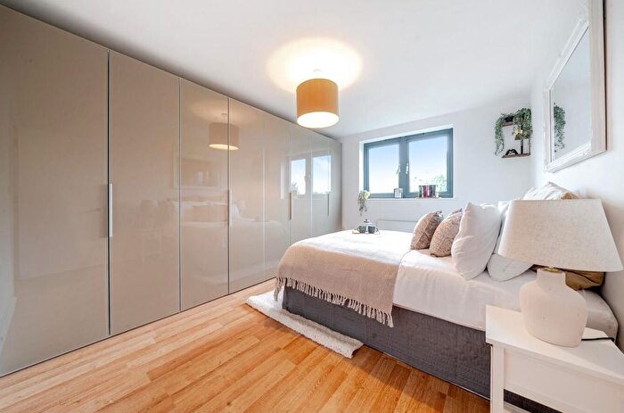 2 Bedroom Flat For Sale In Chapter Way, Colliers Wood, SW19