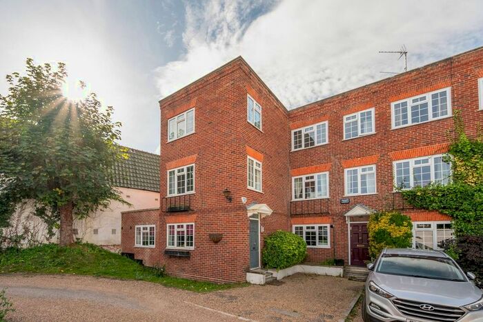 4 Bedroom Property To Rent In Van Dyke Close, Putney, London, SW15