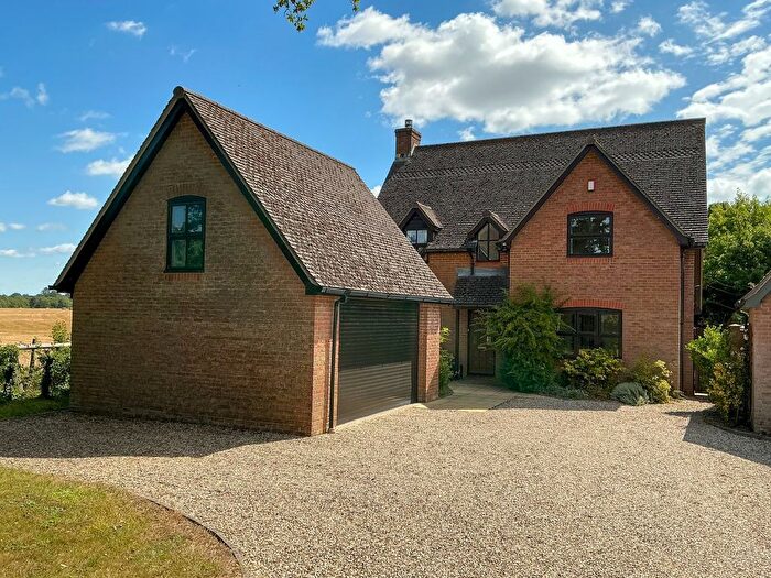 3 Bedroom Detached House For Sale In Centre Lane, Everton, Lymington, SO41