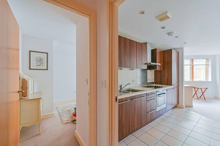 1 Bedroom Flat To Rent In Plough Road, Battersea, London, SW11