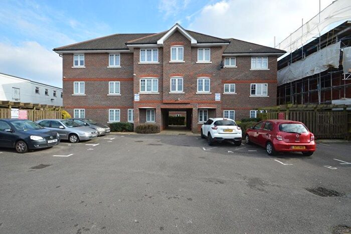 1 Bedroom Flat To Rent In Farnburn Avenue, Slough, Berkshire, SL1