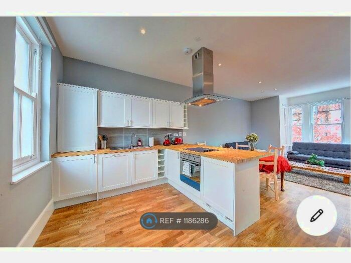 2 Bedroom Flat To Rent In Hestercombe Avenue, London, SW6