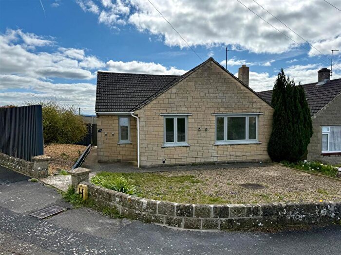 3 Bedroom Bungalow To Rent In Lady Coventry Road, Chippenham, SN15