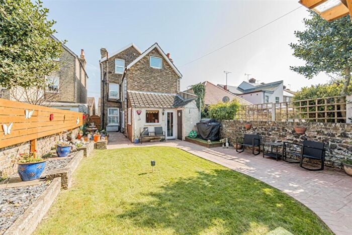 7 Bedroom Detached House For Sale In Osborne Road, Broadstairs, CT10