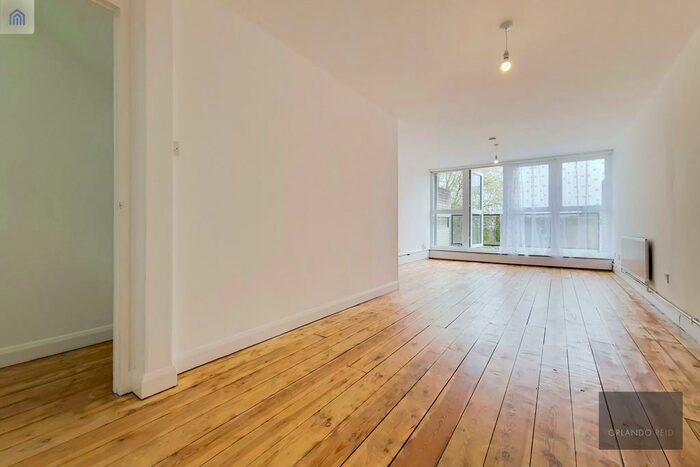3 Bedroom Apartment To Rent In Wychwood Way, Central Hill, SE19