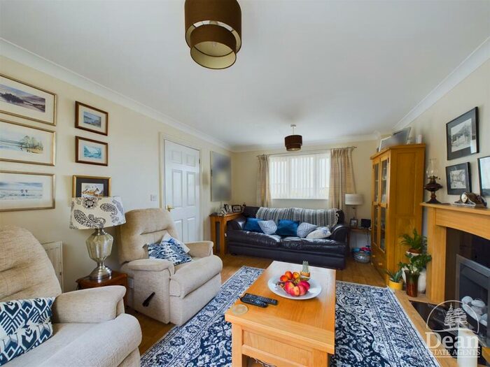 3 Bedroom Detached House For Sale In Dockham Road, Cinderford, GL14