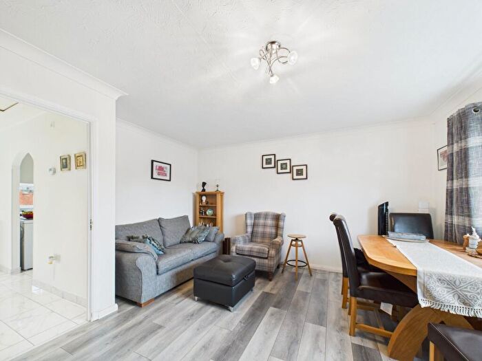 2 Bedroom Maisonette For Sale In Mason Street, Reading, RG1